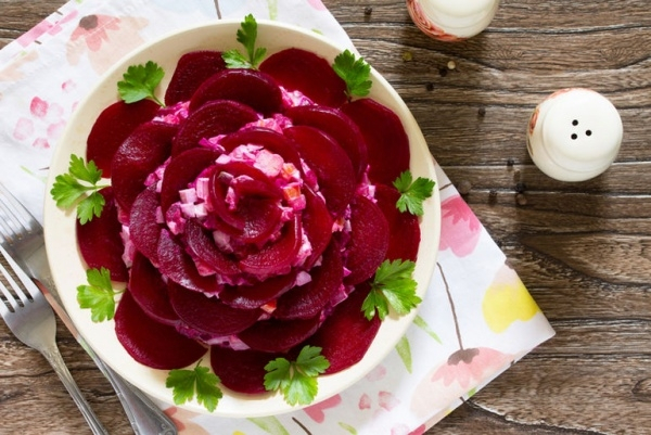Низкокалорийные салаты из свеклы: 5 вкусных рецептов