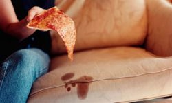 Как убрать жирное пятно с дивана: полезные советы